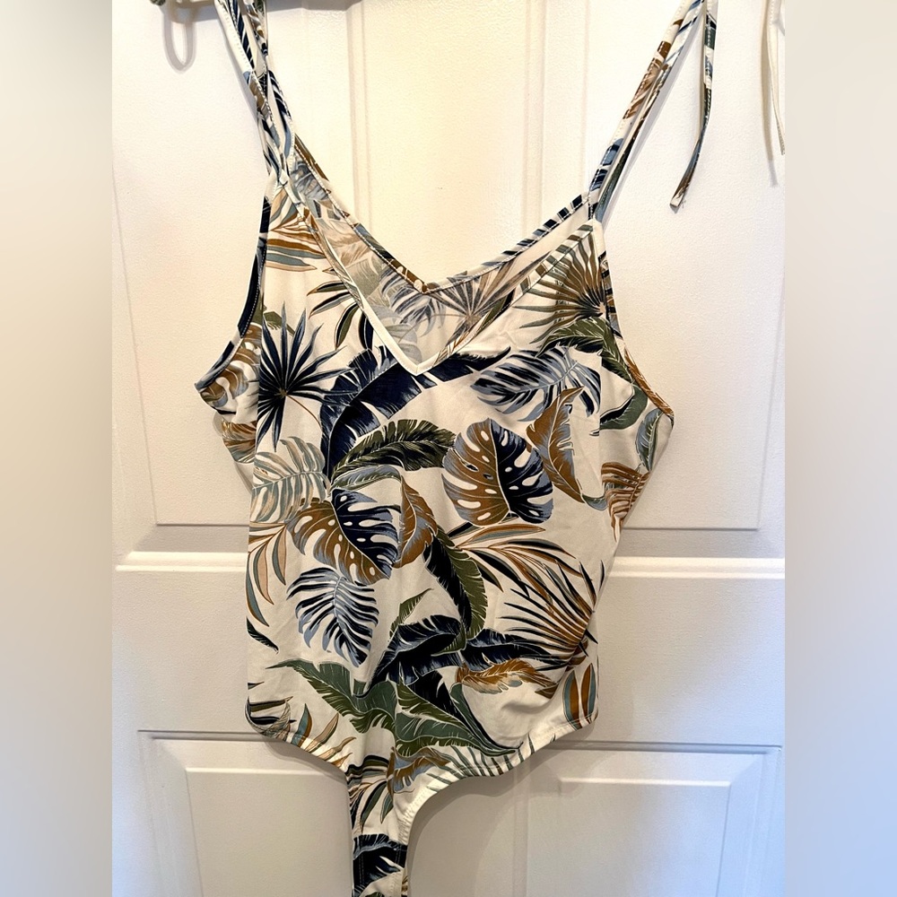 🔥 Tropical patterned body suit 2X 🌴🌴